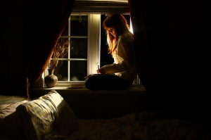 bedroom-expressive-girl-night-thoughts-window-Favim.com-93356